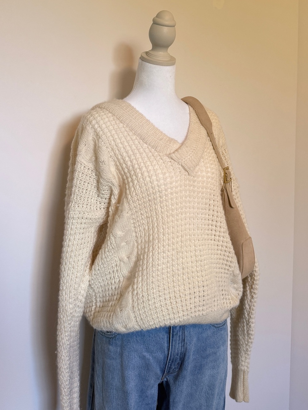 Vintage 100% Wool Soft Cream V-Neck Cable Knit Sweater